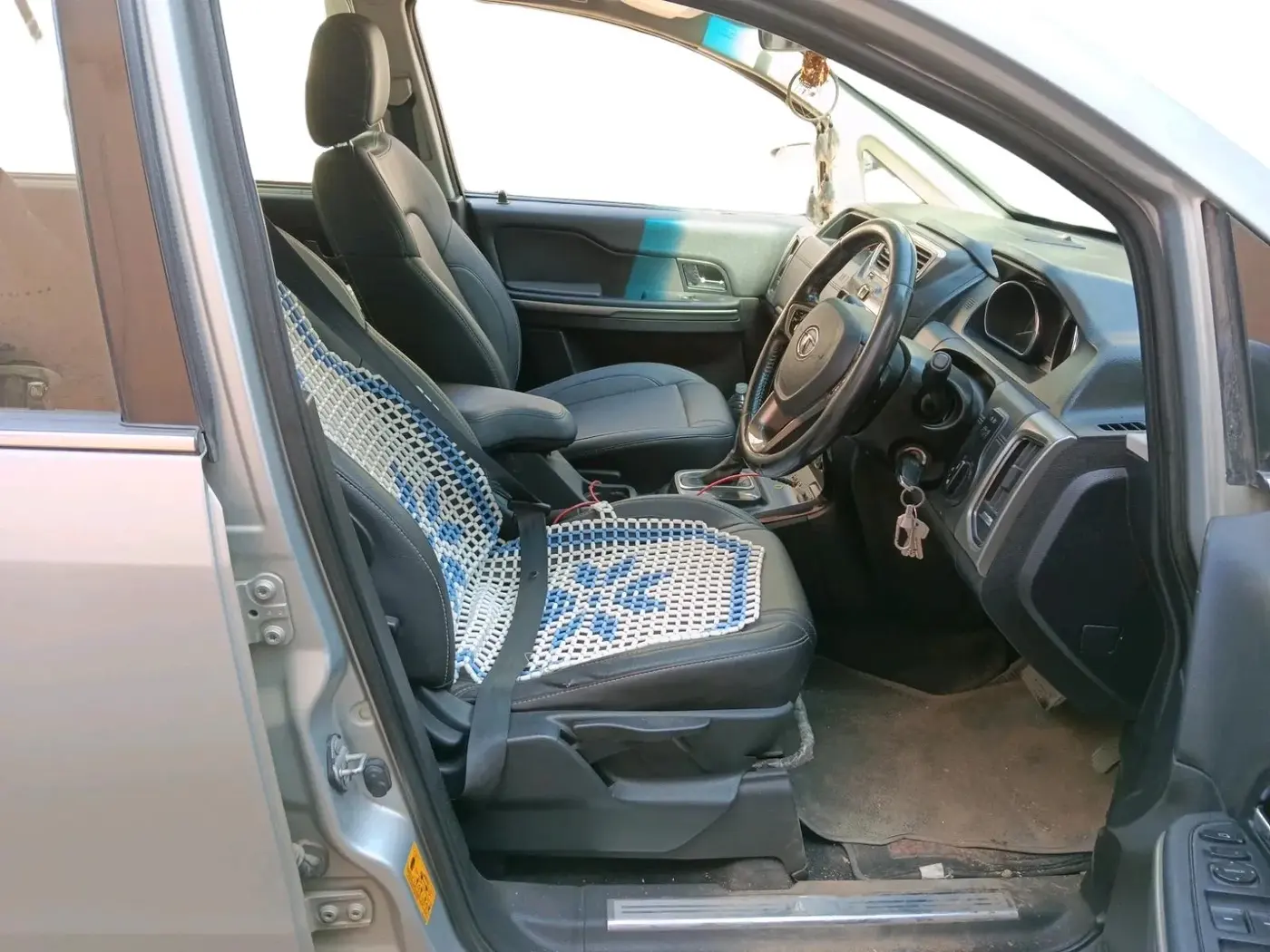 2017 Tata Hexa XTA 4X2 6 STR, Diesel, Automatic, 1,07,236 km, interior