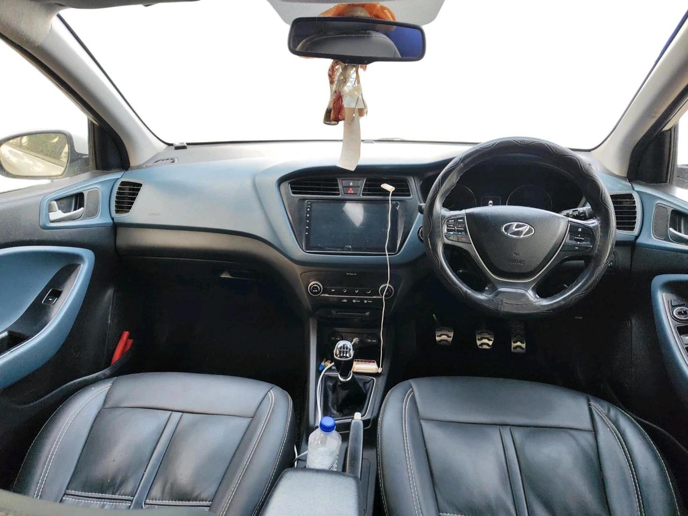 2015 Hyundai i20 Active 1.4 SX, Diesel, Manual, 2,05,449 km, interior