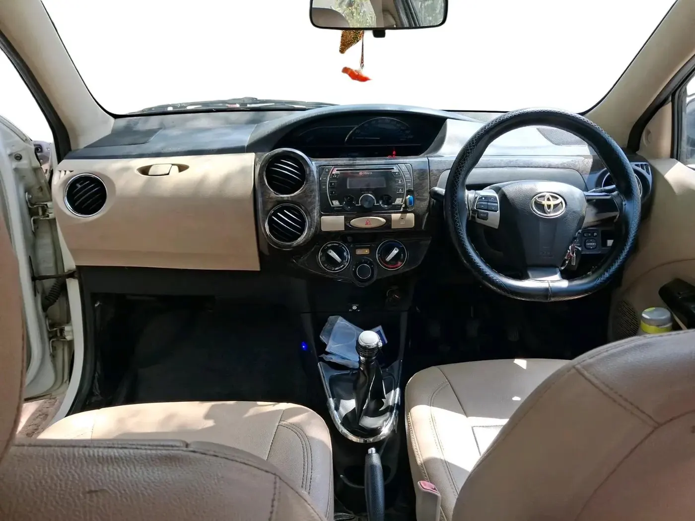 2016 Toyota Etios VX, CNG, Manual, 1,61,075 km, interior