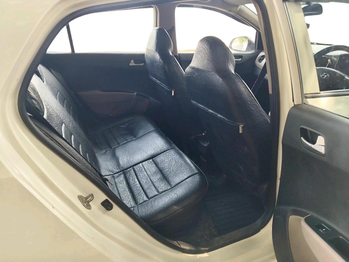 2015 Hyundai Grand i10 SPORTZ 1.2 KAPPA VTVT, CNG, Manual, 1,20,276 km, interior