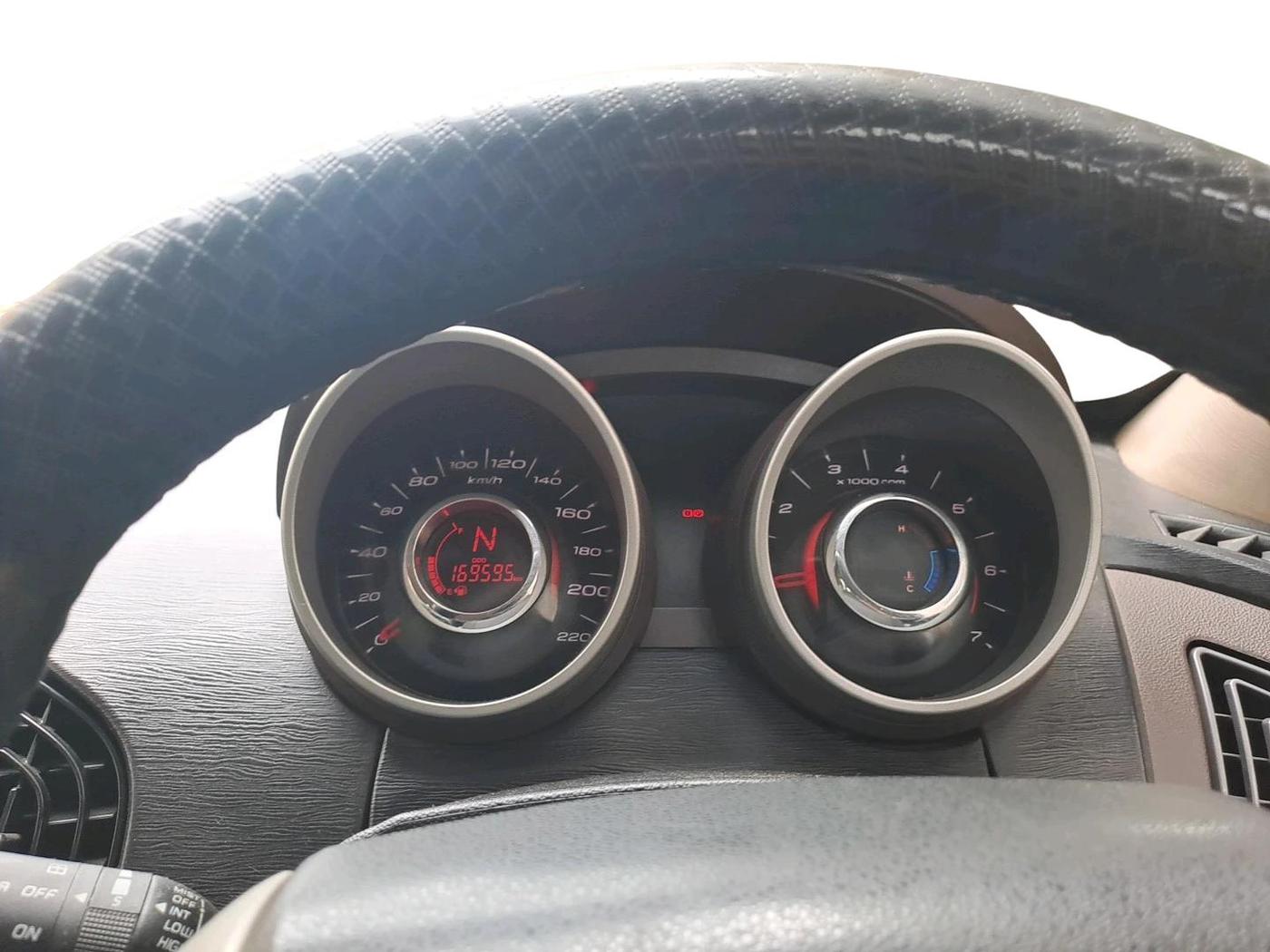 2013 Mahindra XUV500 W8, Diesel, Manual, 1,69,595 km, interior