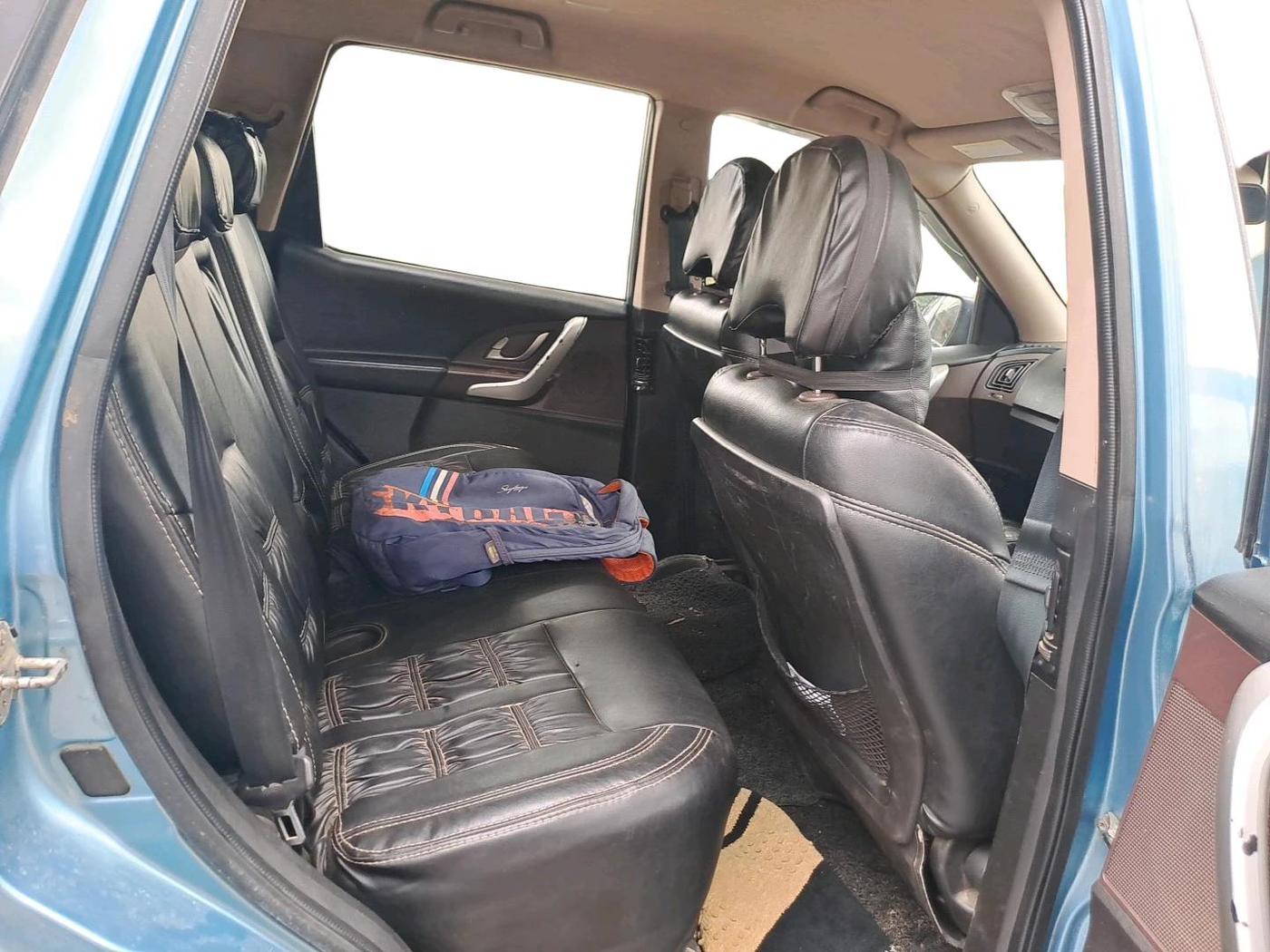 2013 Mahindra XUV500 W8, Diesel, Manual, 1,69,595 km, interior