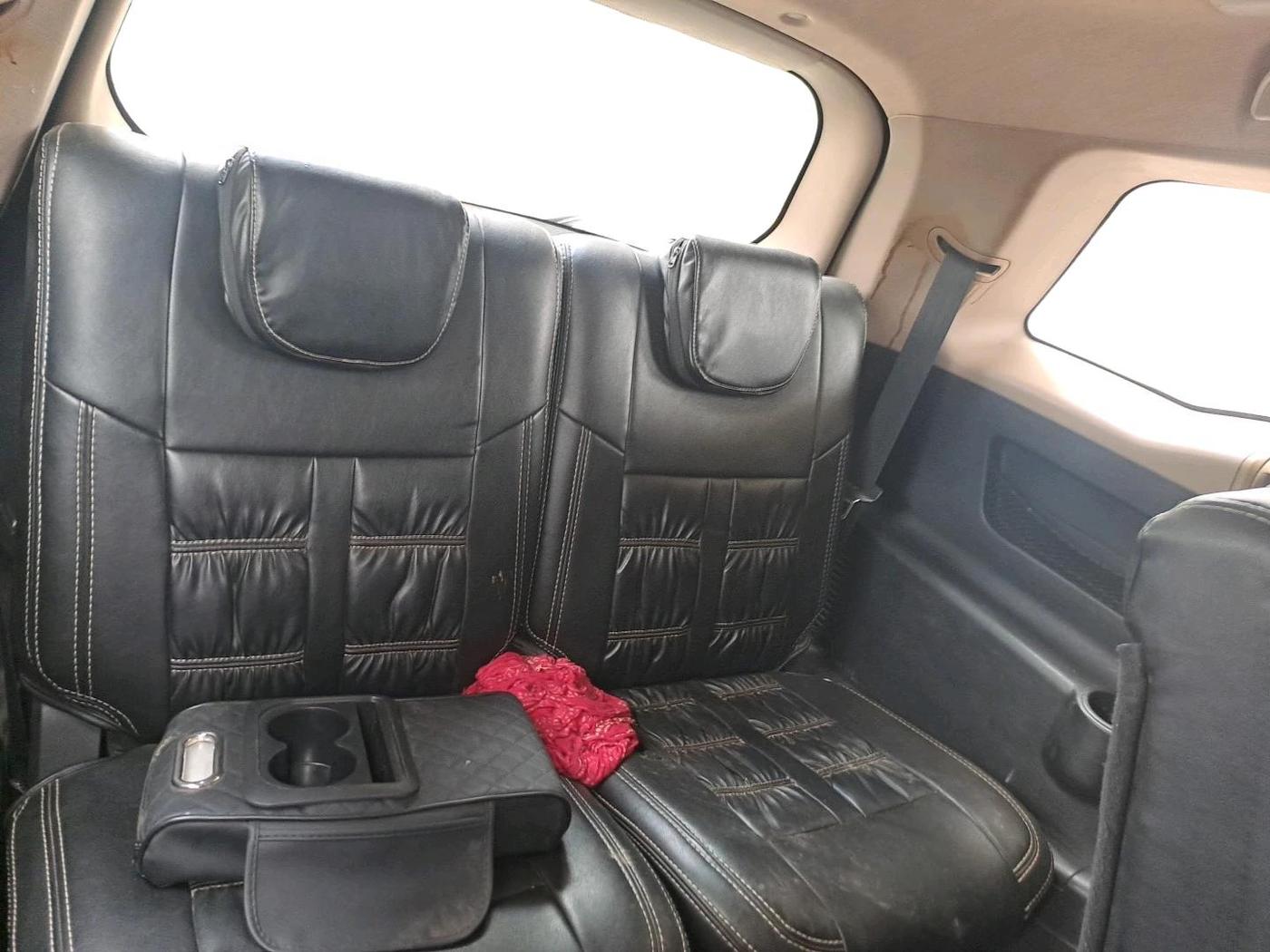 2013 Mahindra XUV500 W8, Diesel, Manual, 1,69,595 km, interior