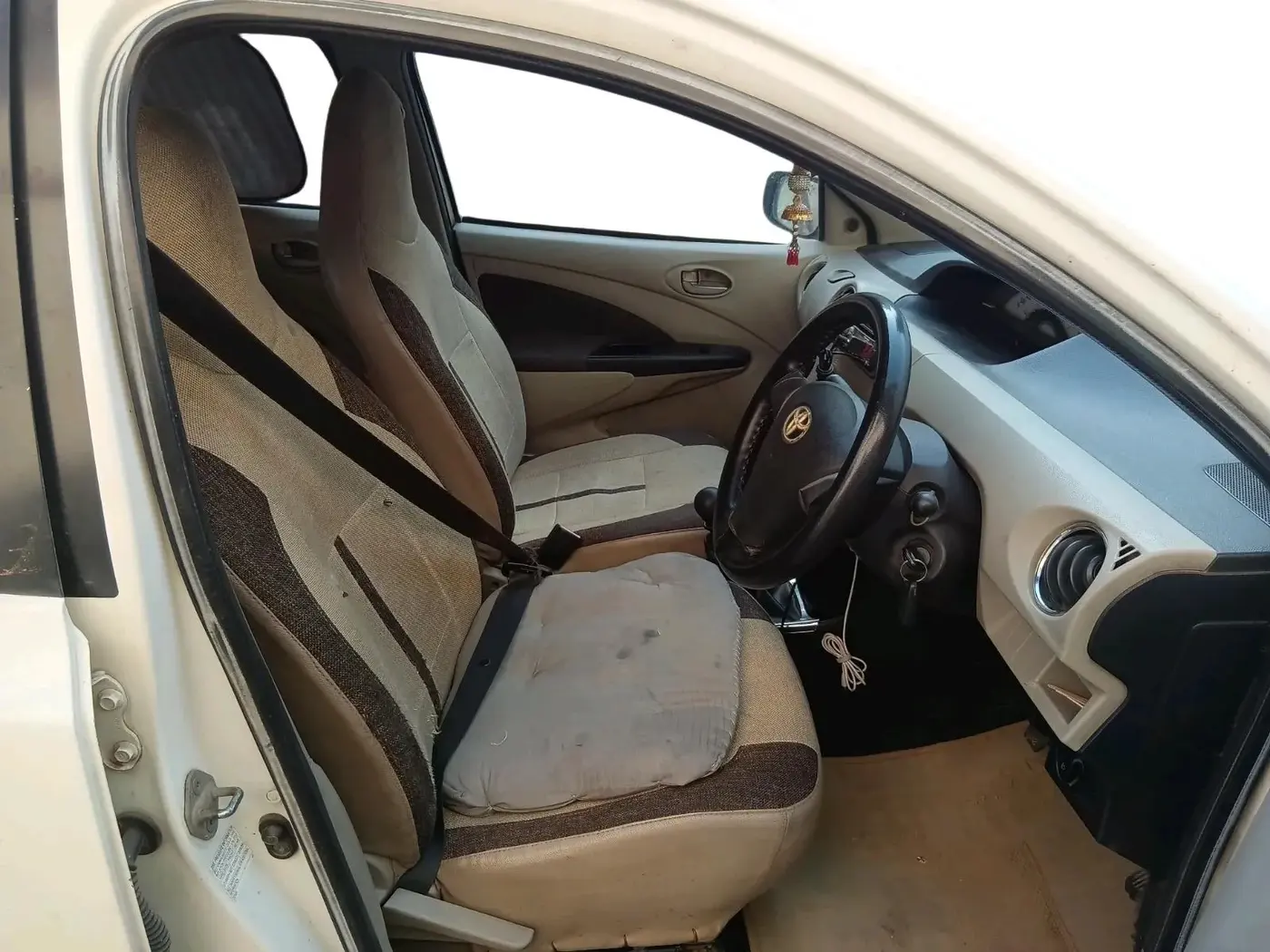 2012 Toyota Etios Liva GD, Diesel, Manual, 2,10,764 km, interior
