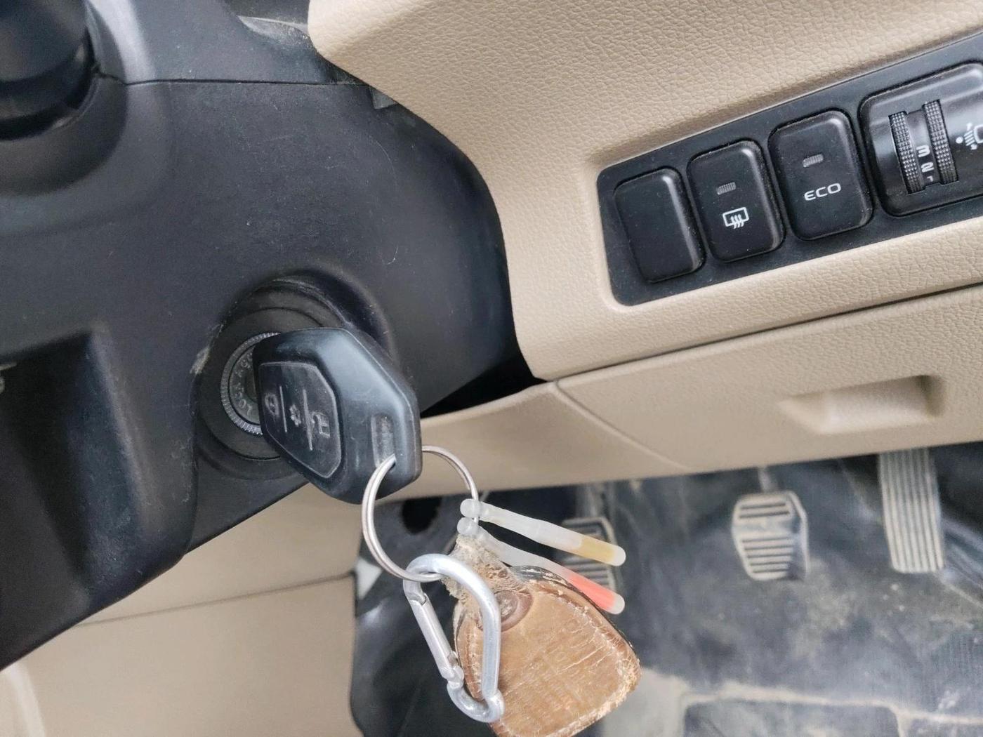 2017 Mahindra TUV300 T6, Diesel, Manual, 81,978 km, interior