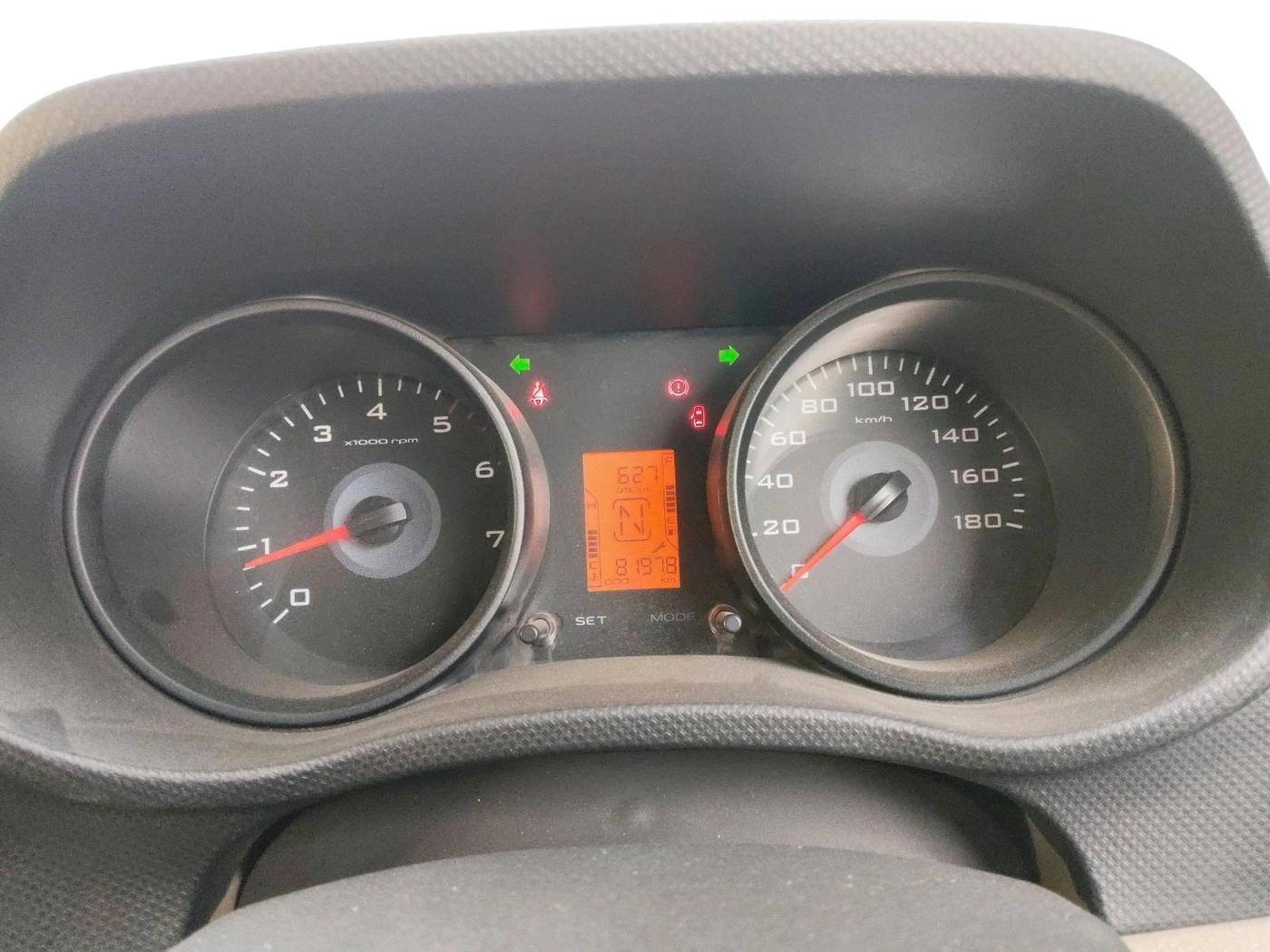2017 Mahindra TUV300 T6, Diesel, Manual, 81,978 km, interior