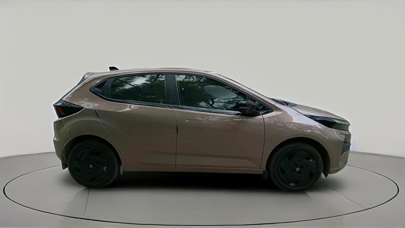 2025 Tata ALTROZ Creative Petrol 5AMT, Petrol, Automatic, 5,065 km, exterior