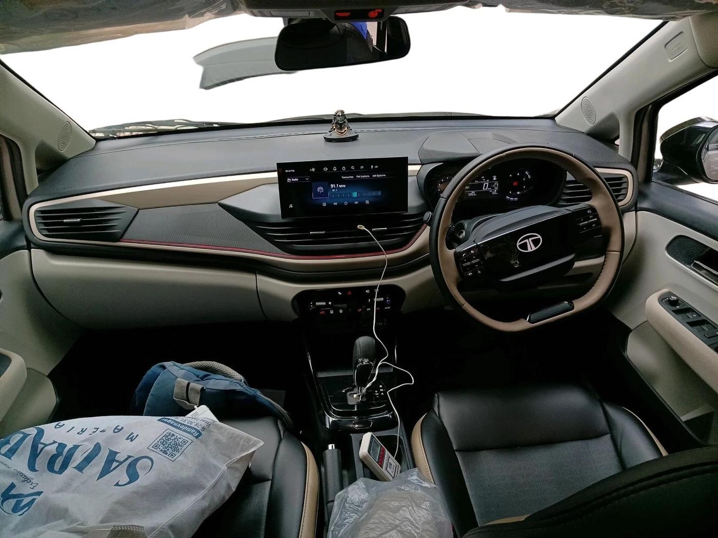 2025 Tata ALTROZ Creative Petrol 5AMT, Petrol, Automatic, 5,065 km, interior