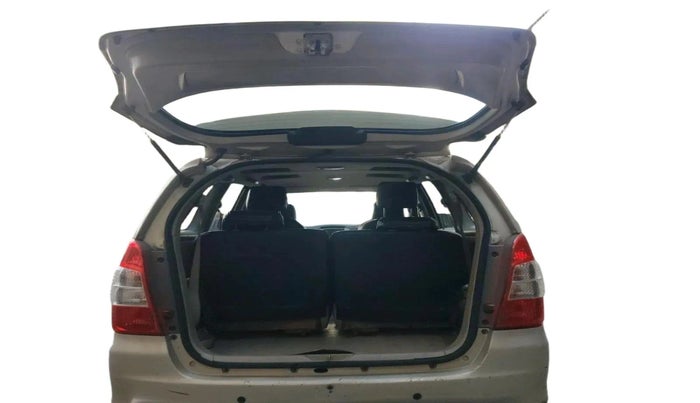 2014 Toyota Innova 2.5 GX 7 STR, Diesel, Manual, 1,15,493 km, exterior