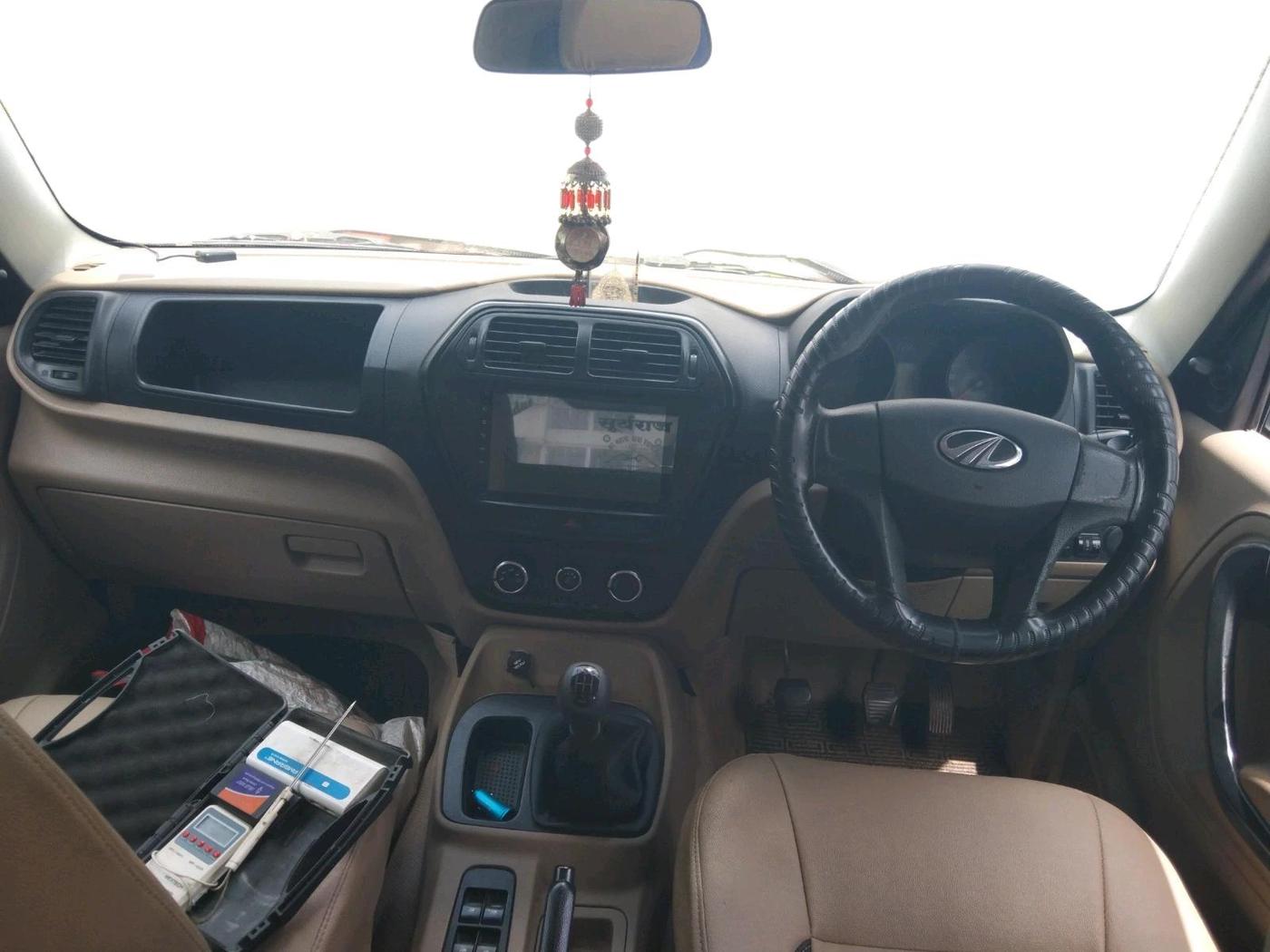 2017 Mahindra TUV300 T4, Diesel, Manual, 1,32,013 km, interior