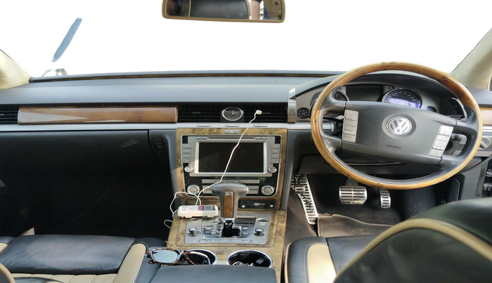 2010 Volkswagen Phaeton 3.6L, Petrol, Automatic, 49,682 km, interior