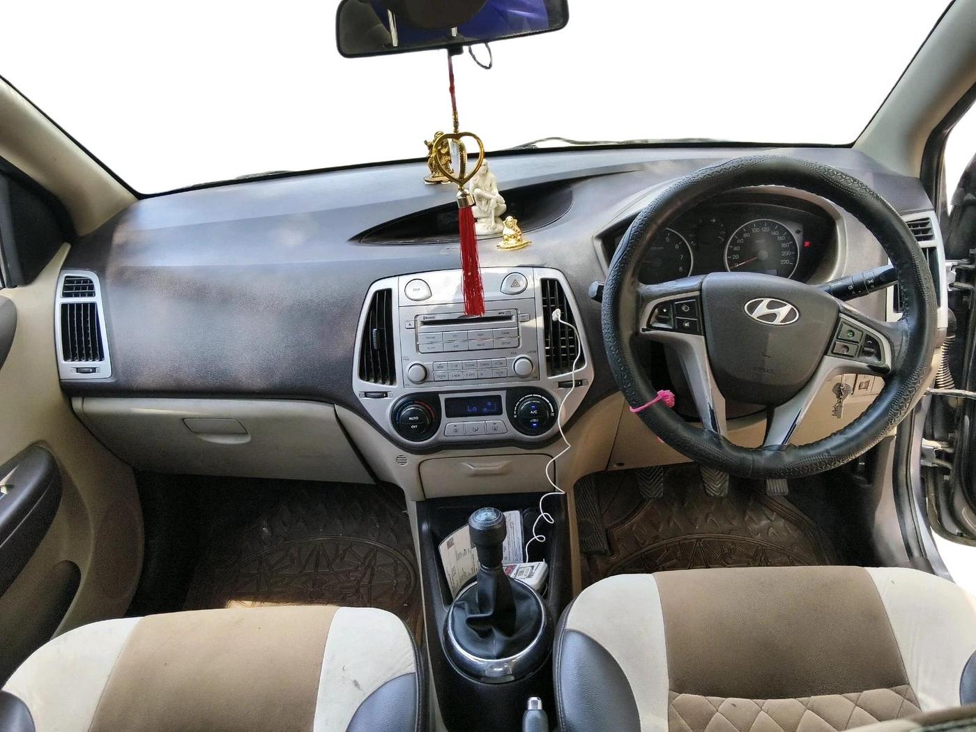 2011 Hyundai i20 SPORTZ 1.2, CNG, Manual, 99,151 km, interior