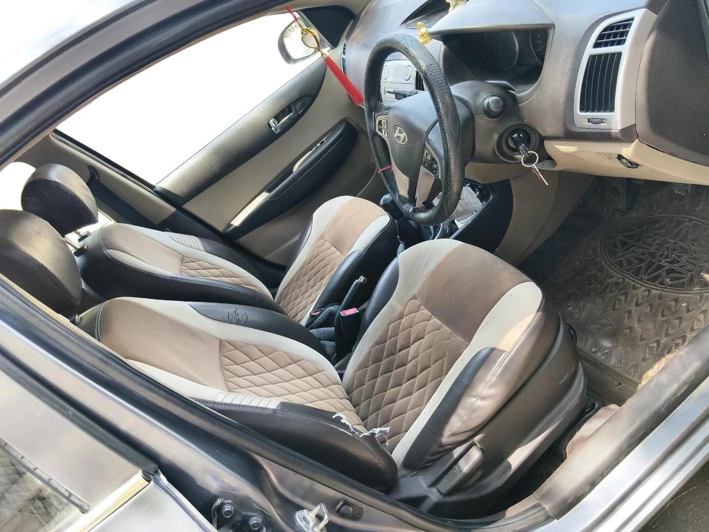 2011 Hyundai i20 SPORTZ 1.2, CNG, Manual, 99,151 km, interior