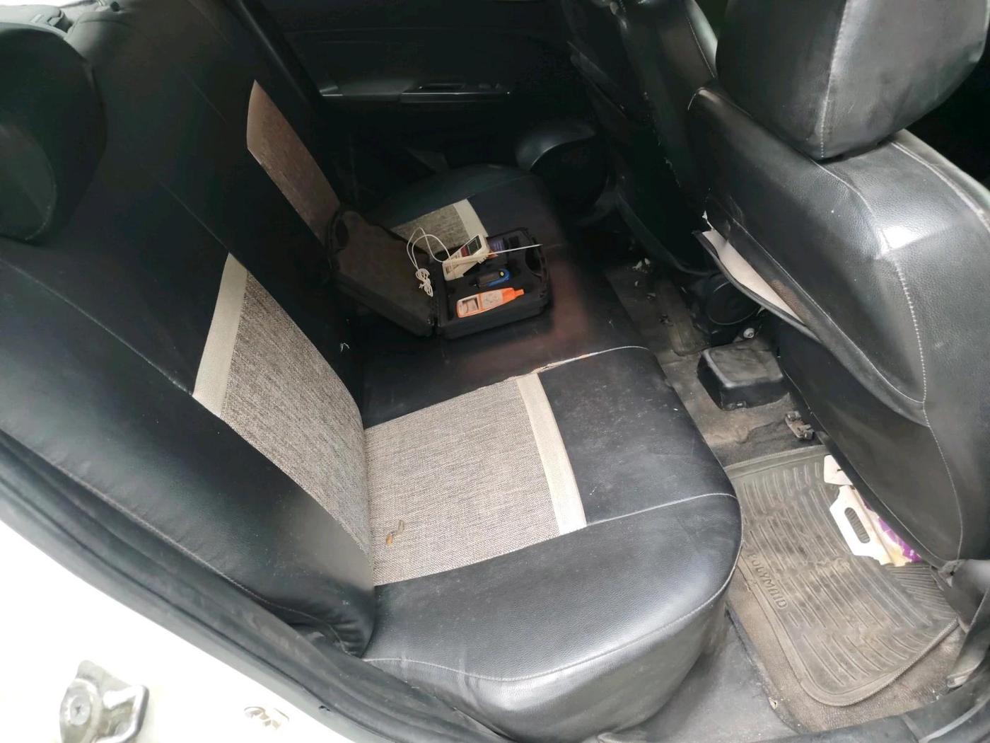 2012 Maruti Swift VXI, CNG, Manual, 1,39,890 km, interior