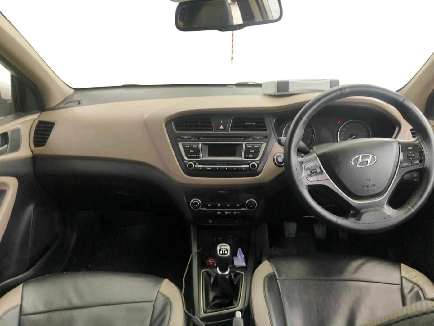 2015 Hyundai Elite i20 SPORTZ 1.2 (O), CNG, Manual, 1,10,567 km, interior