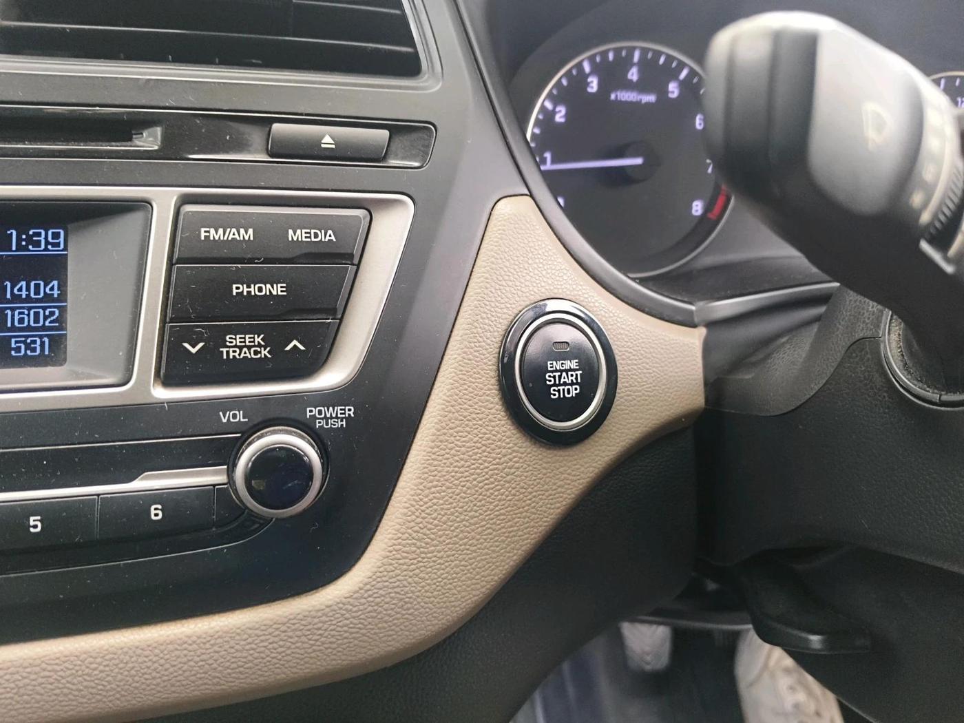 2015 Hyundai Elite i20 SPORTZ 1.2 (O), CNG, Manual, 1,10,567 km, interior