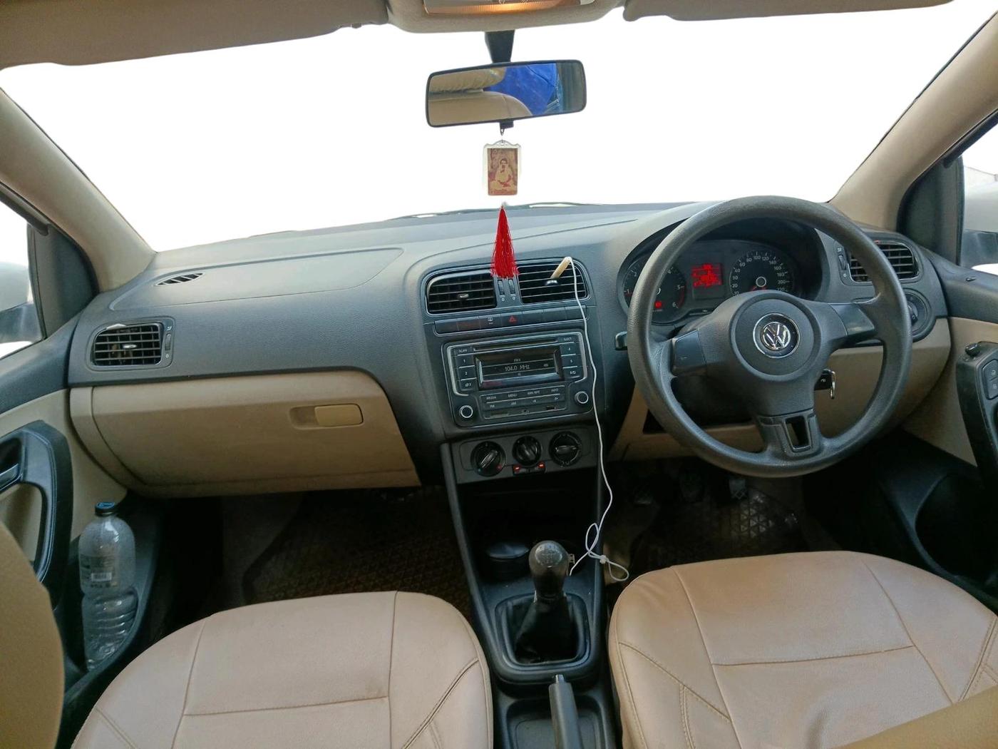 2013 Volkswagen Polo COMFORTLINE 1.2L, Diesel, Manual, 1,04,910 km, interior