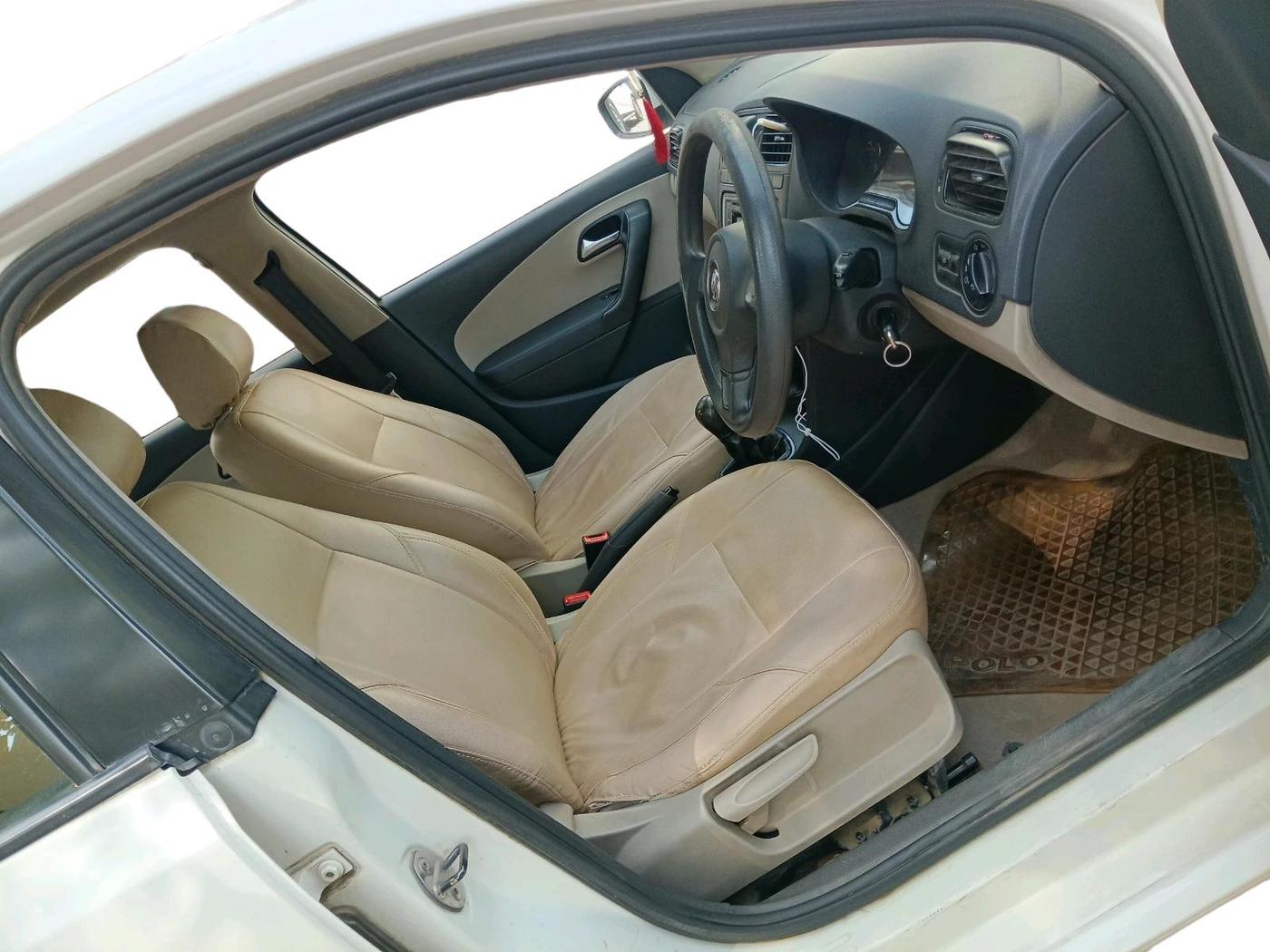 2013 Volkswagen Polo COMFORTLINE 1.2L, Diesel, Manual, 1,04,910 km, interior