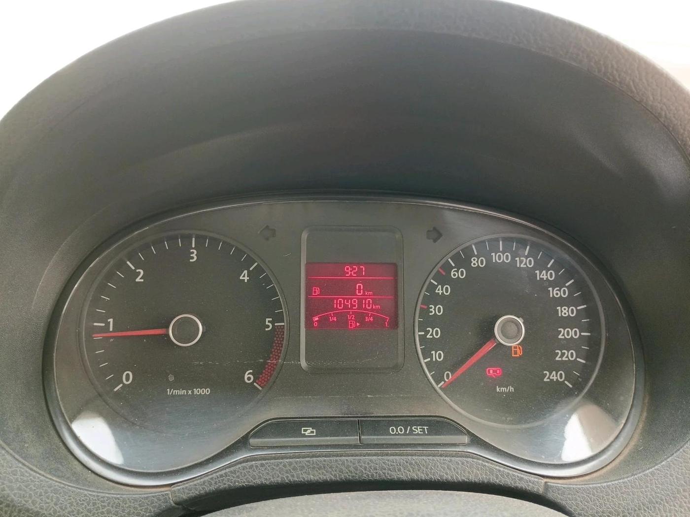 2013 Volkswagen Polo COMFORTLINE 1.2L, Diesel, Manual, 1,04,910 km, interior