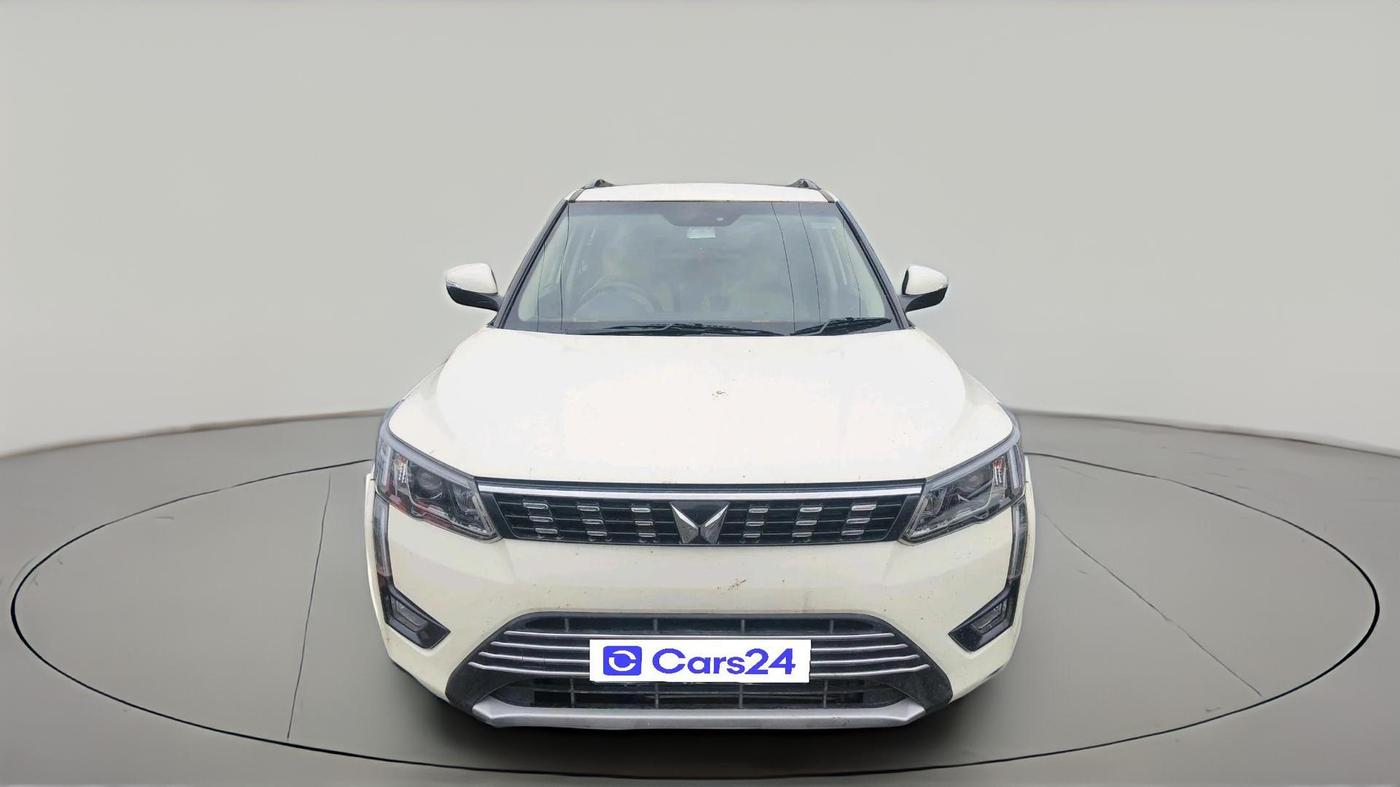 2023 Mahindra XUV300 W8 1.5 DIESEL, Diesel, Manual, 2,04,885 km, exterior