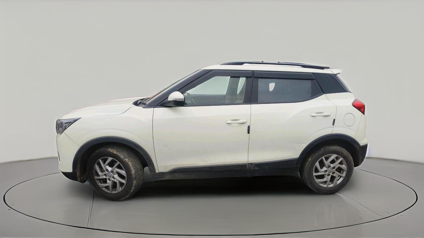 2023 Mahindra XUV300 W8 1.5 DIESEL, Diesel, Manual, 2,04,885 km, exterior