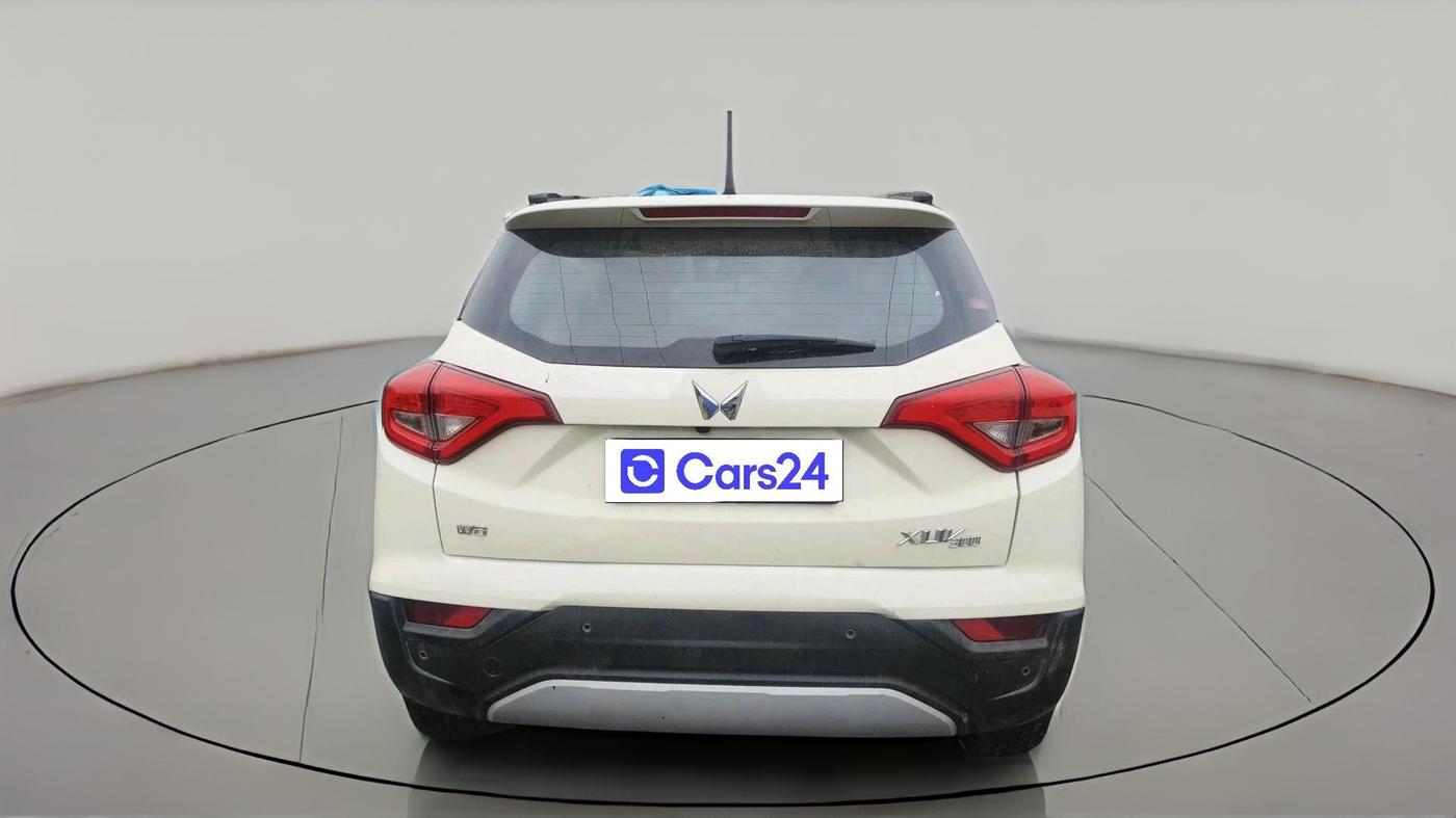 2023 Mahindra XUV300 W8 1.5 DIESEL, Diesel, Manual, 2,04,885 km, exterior