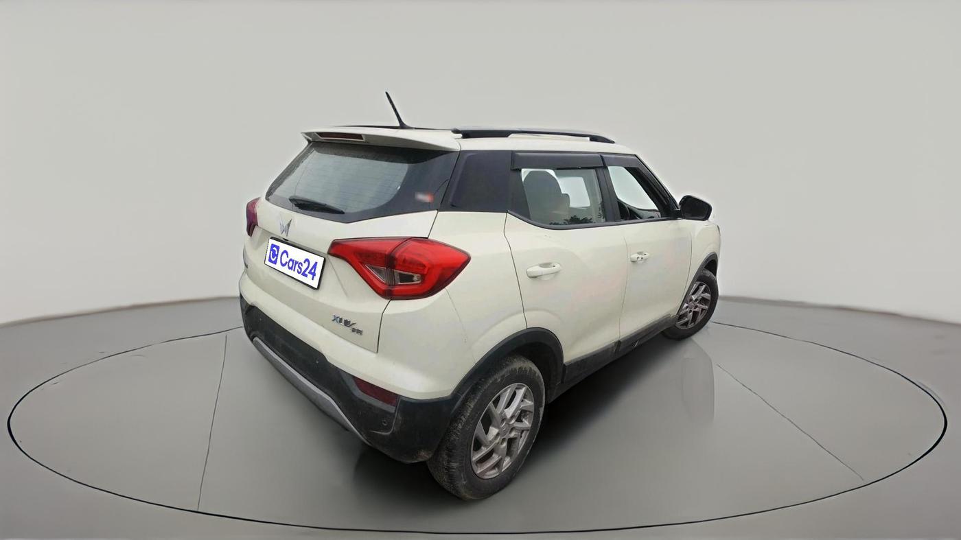 2023 Mahindra XUV300 W8 1.5 DIESEL, Diesel, Manual, 2,04,885 km, exterior