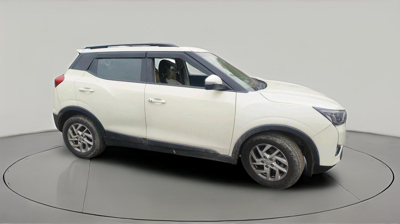 2023 Mahindra XUV300 W8 1.5 DIESEL, Diesel, Manual, 2,04,885 km, exterior