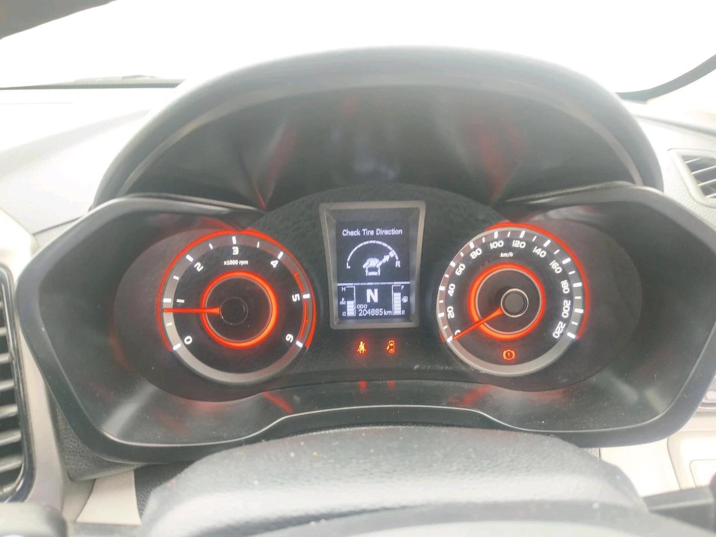 2023 Mahindra XUV300 W8 1.5 DIESEL, Diesel, Manual, 2,04,885 km, interior
