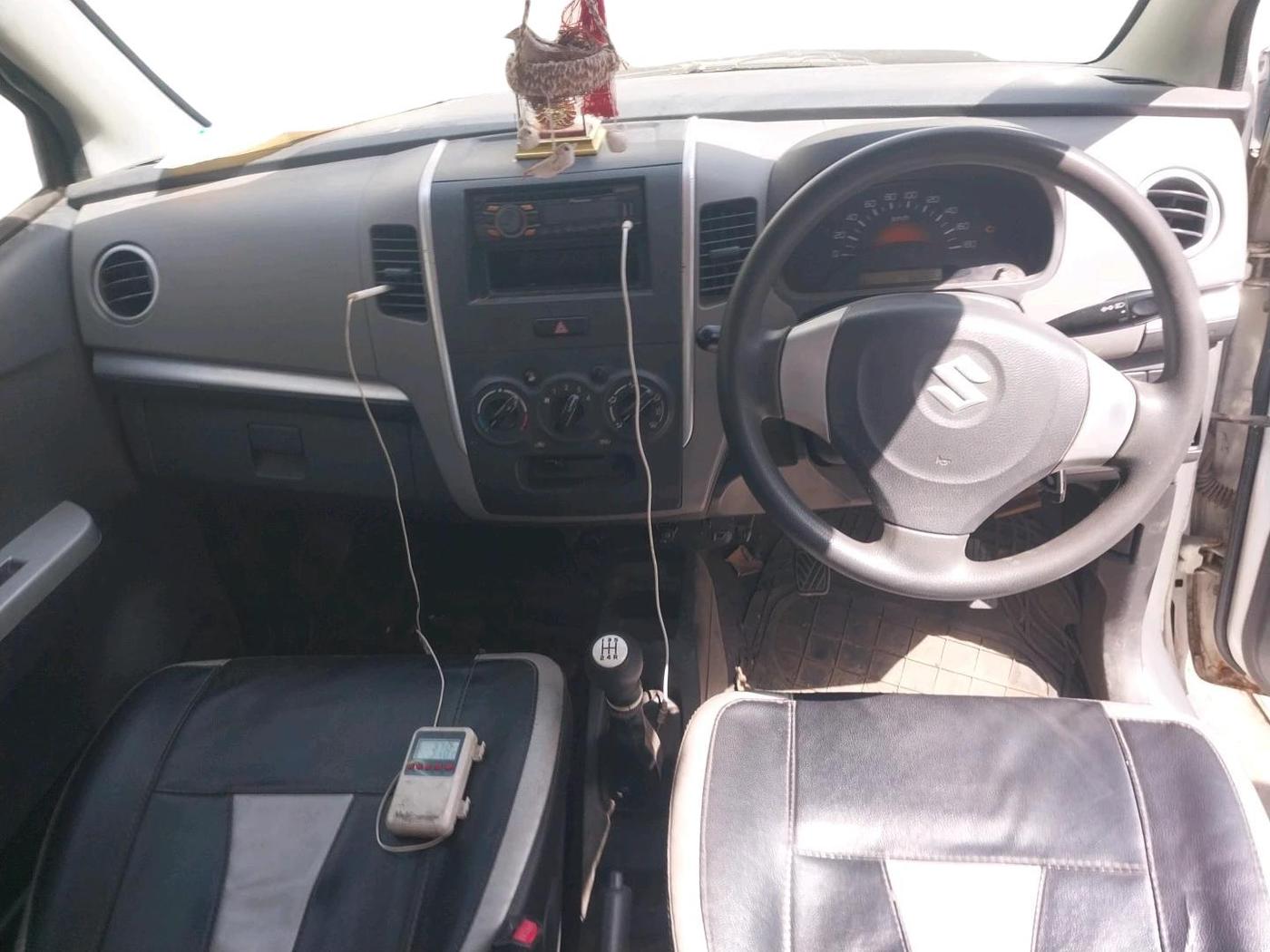 2011 Maruti Wagon R 1.0 LXI, CNG, Manual, 52,885 km, interior
