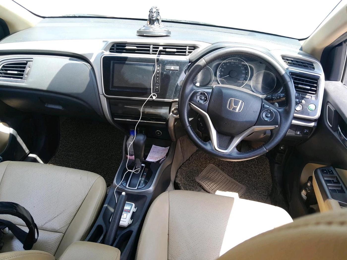 2019 Honda City 1.5L I-VTEC ZX CVT, CNG, Automatic, 1,37,777 km, interior