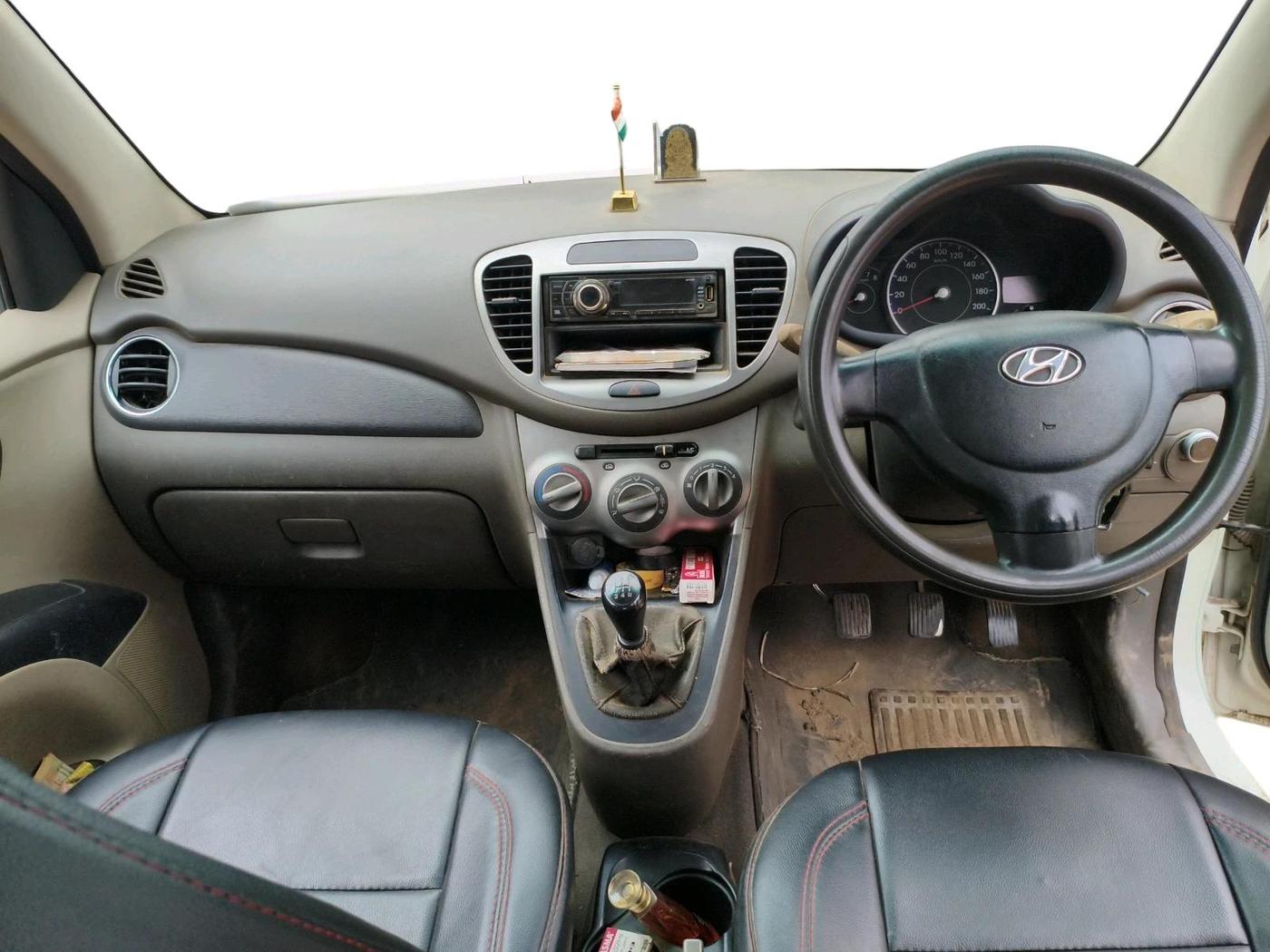 2011 Hyundai i10 MAGNA 1.2, CNG, Manual, 1,22,871 km, interior