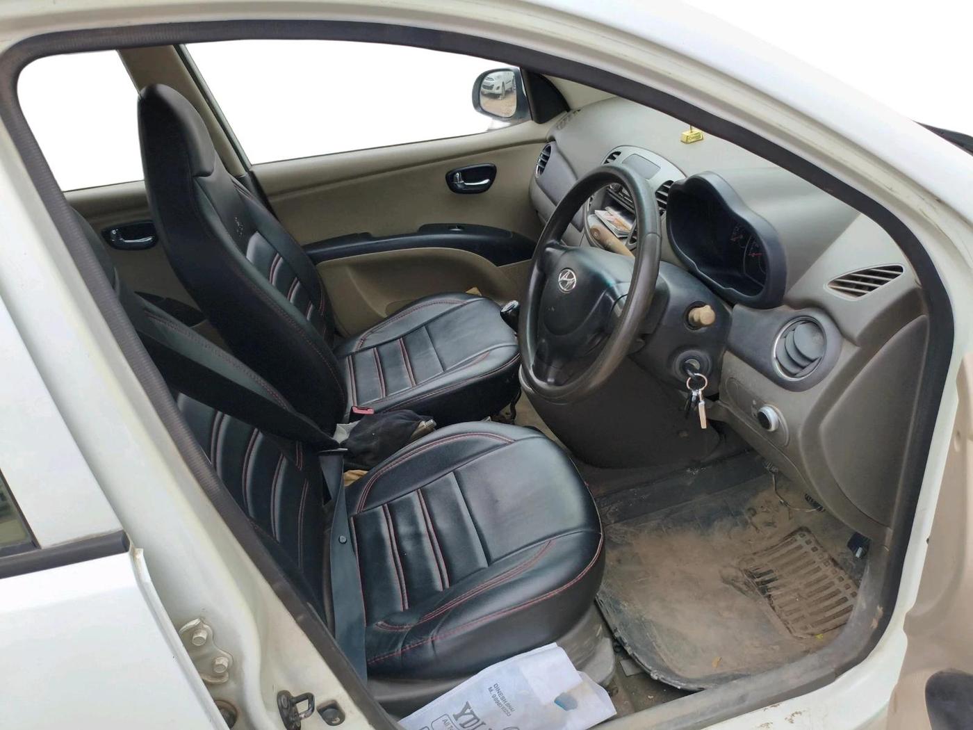 2011 Hyundai i10 MAGNA 1.2, CNG, Manual, 1,22,871 km, interior