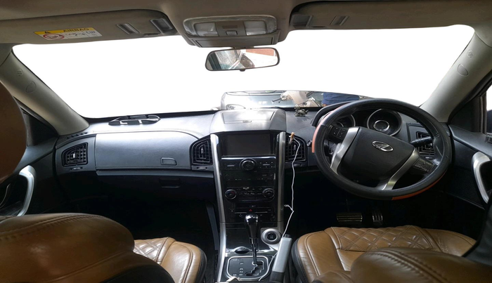 2018 Mahindra XUV500 W11 AT, Diesel, Automatic, 1,30,593 km, interior