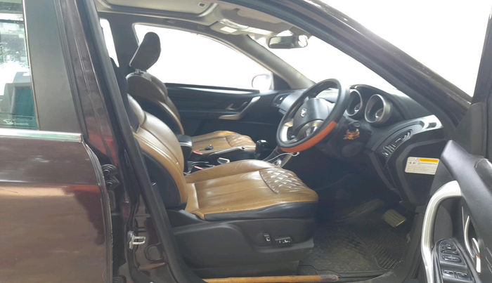 2018 Mahindra XUV500 W11 AT, Diesel, Automatic, 1,30,593 km, interior