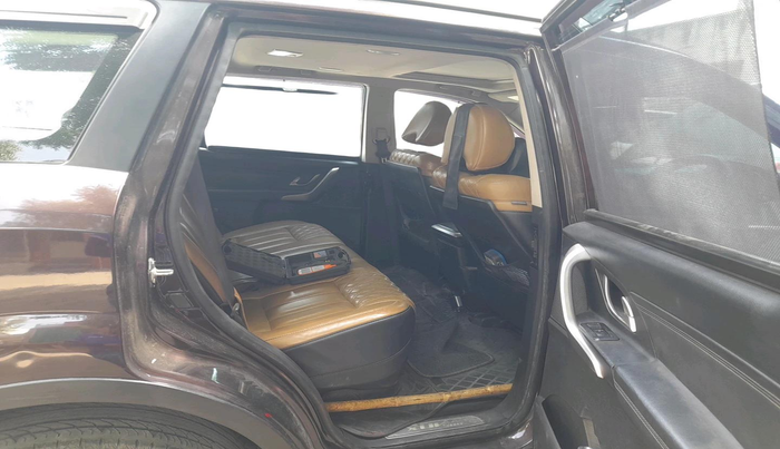 2018 Mahindra XUV500 W11 AT, Diesel, Automatic, 1,30,593 km, interior