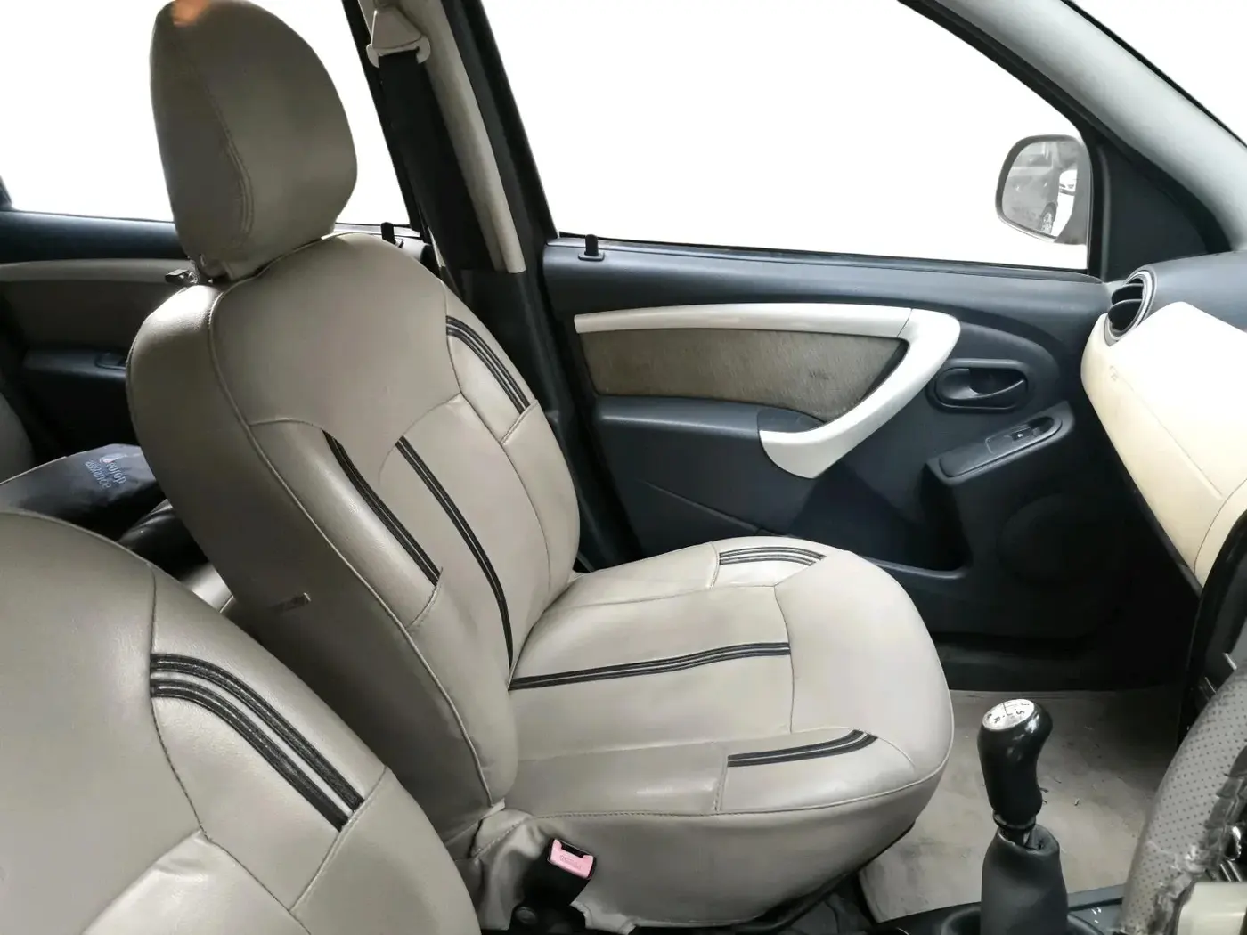 2014 Renault Duster 85 PS RXL DIESEL, Diesel, Manual, 1,20,593 km, interior