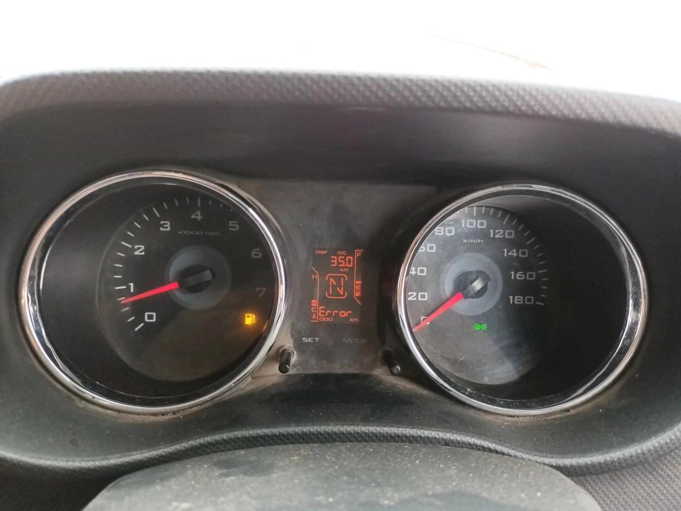 2018 Mahindra TUV300 T8 DUAL TONE, Diesel, Manual, 55,000 km, interior
