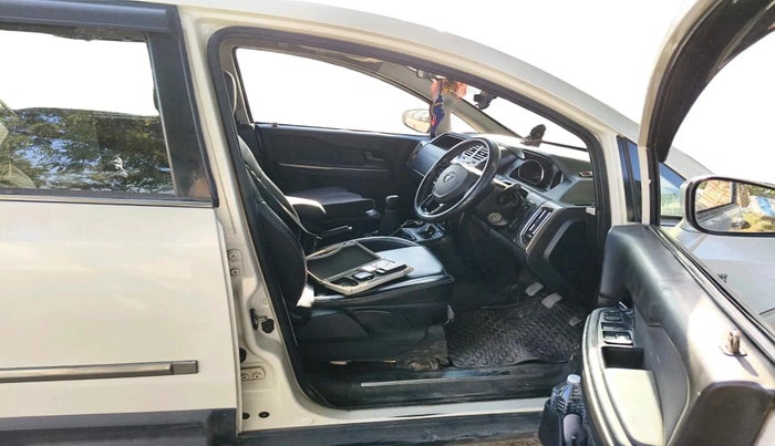 2017 Tata Hexa XM 4X2 7 STR, Diesel, Manual, 1,37,970 km, interior