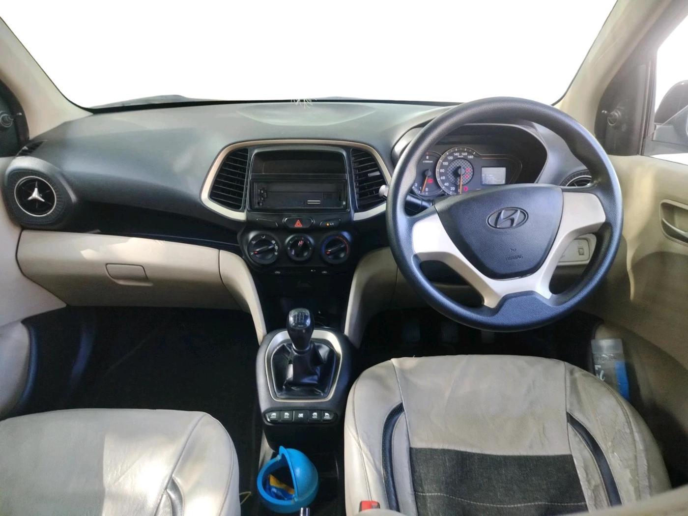 2019 Hyundai NEW SANTRO MAGNA CNG, CNG, Manual, 2,45,179 km, interior