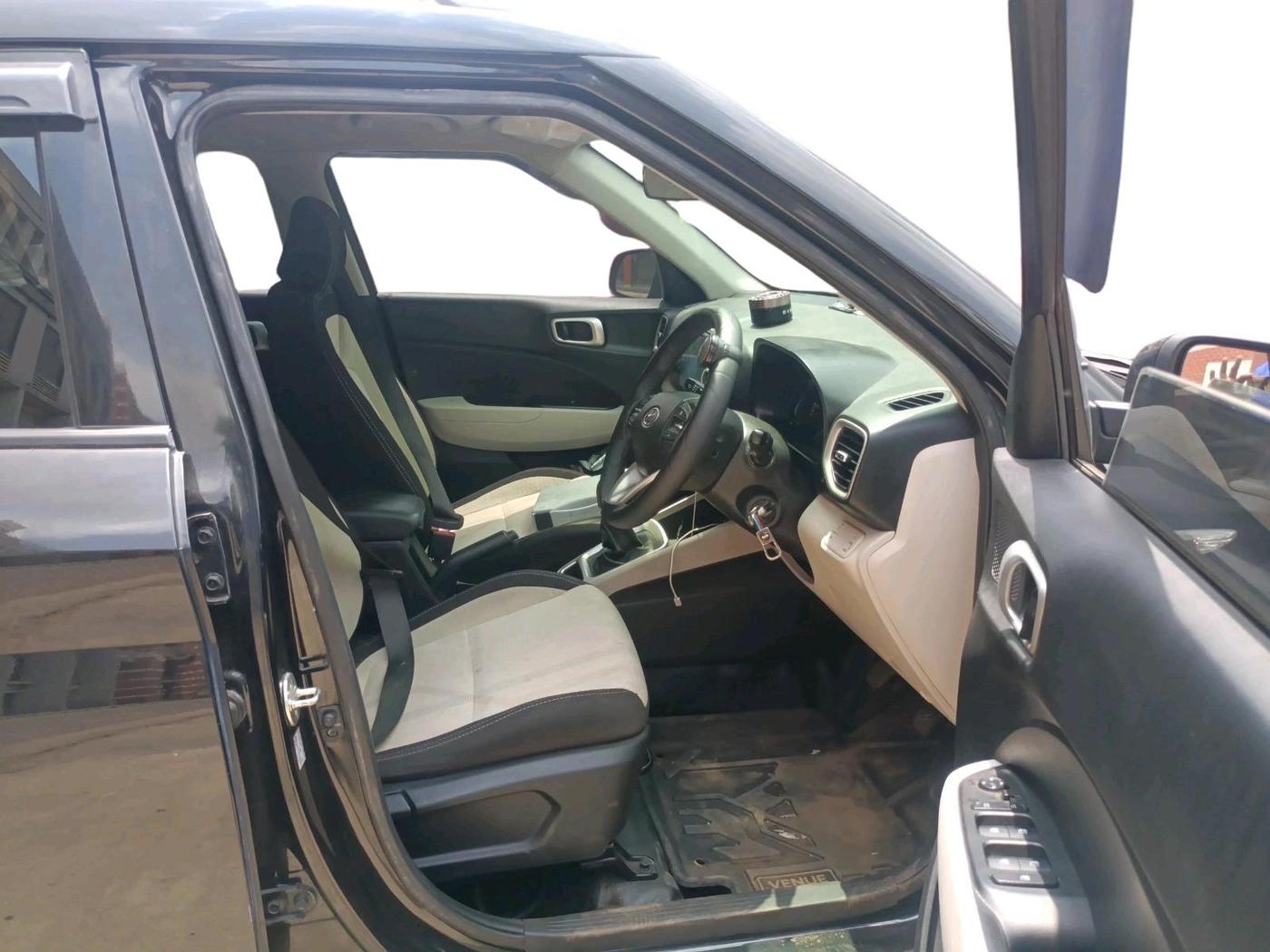 2024 Hyundai VENUE S 1.2, Petrol, Manual, 18,605 km, interior