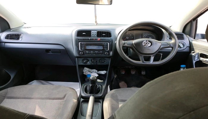 2015 Volkswagen Polo COMFORTLINE 1.5L, Diesel, Manual, 1,36,672 km, interior