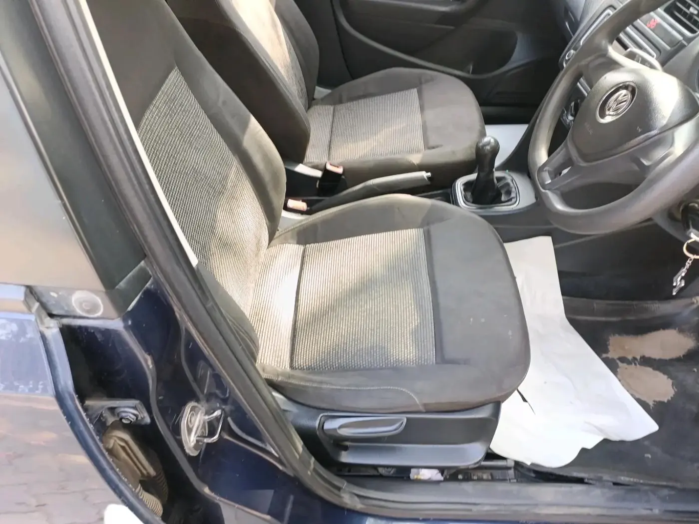 2015 Volkswagen Polo COMFORTLINE 1.5L, Diesel, Manual, 1,36,735 km, interior
