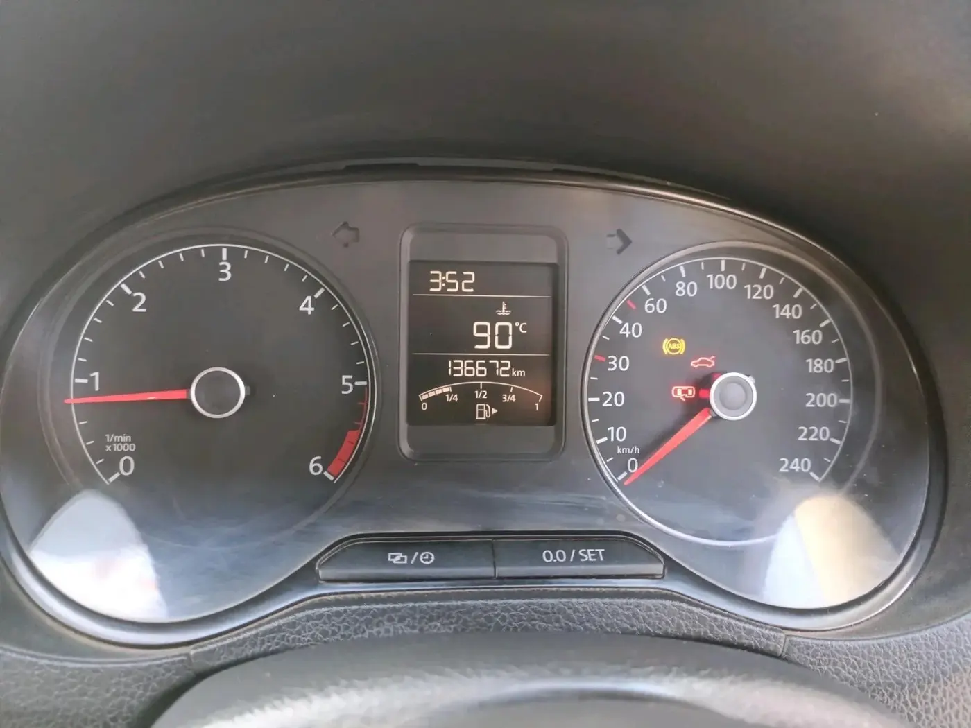 2015 Volkswagen Polo COMFORTLINE 1.5L, Diesel, Manual, 1,36,735 km, interior