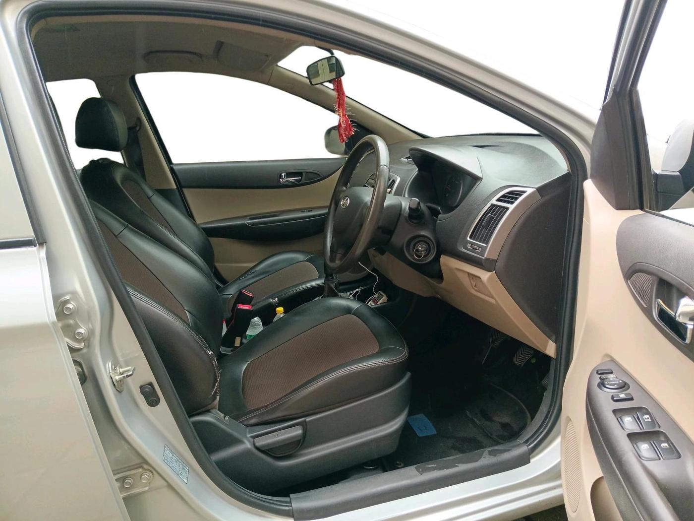 2012 Hyundai i20 MAGNA (O) 1.4 CRDI, Diesel, Manual, 1,00,164 km, interior