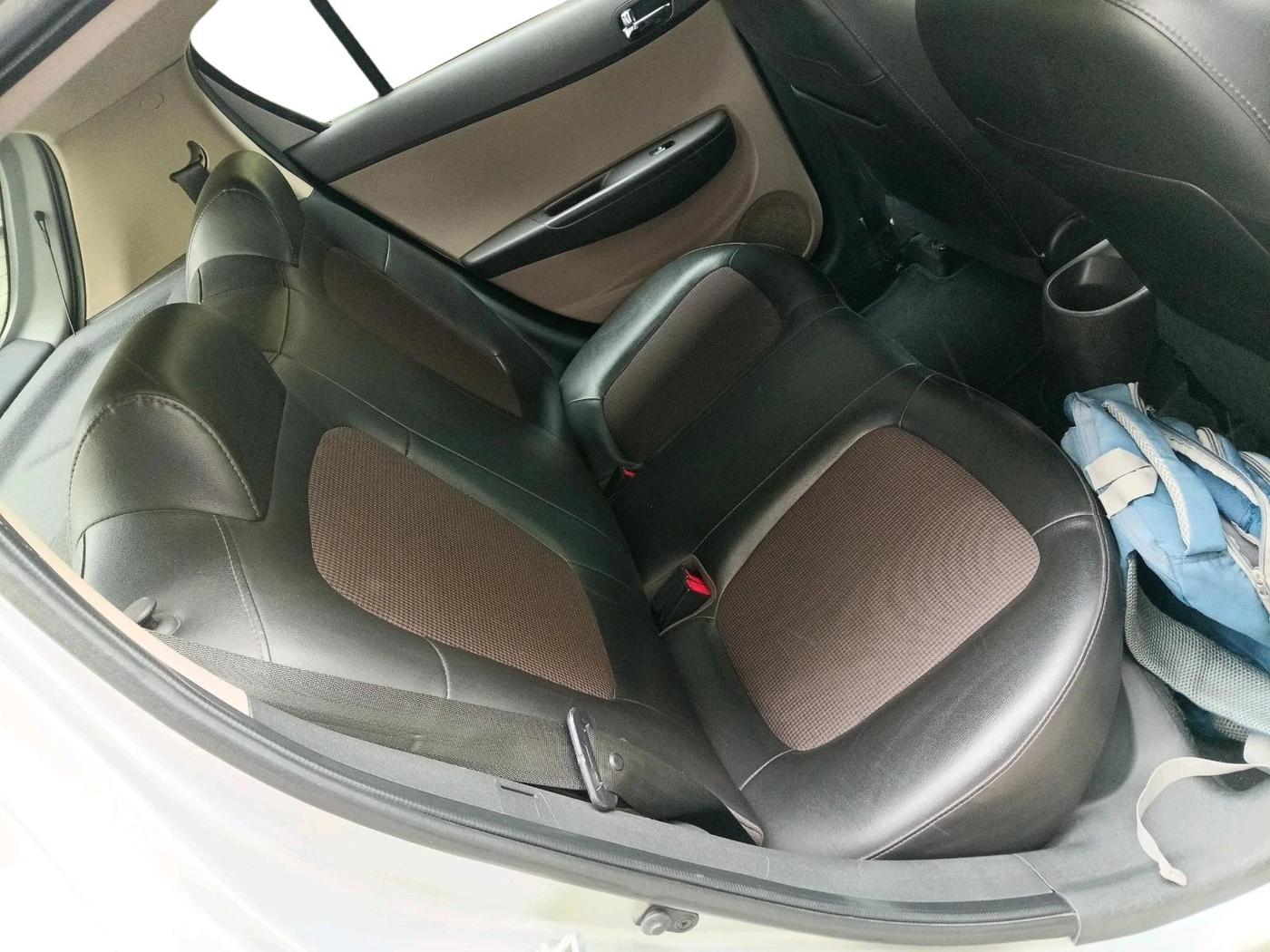 2012 Hyundai i20 MAGNA (O) 1.4 CRDI, Diesel, Manual, 1,00,164 km, interior