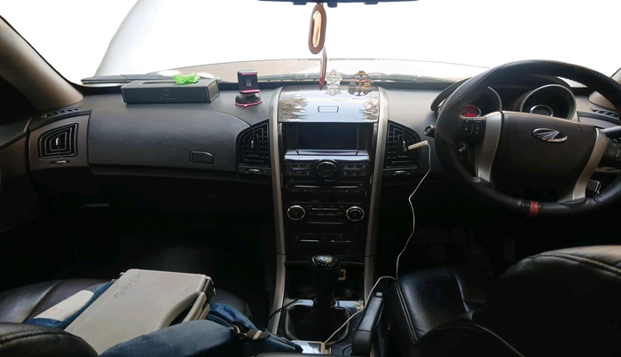 2015 Mahindra XUV500 W6, Diesel, Manual, 1,15,328 km, interior