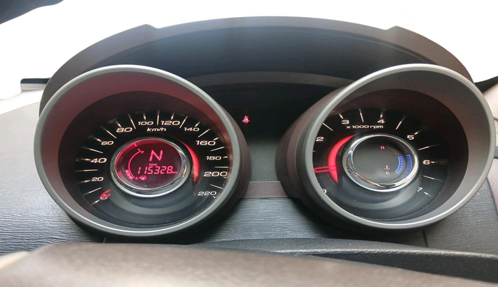 2015 Mahindra XUV500 W6, Diesel, Manual, 1,15,328 km, interior