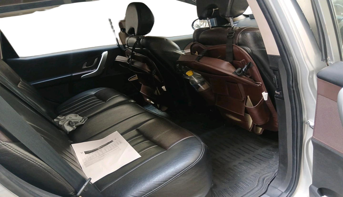 2015 Mahindra XUV500 W6, Diesel, Manual, 1,15,328 km, interior
