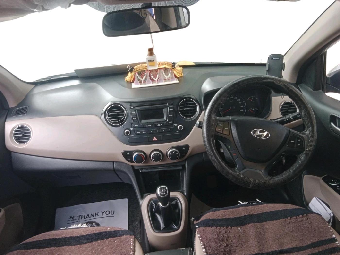 2015 Hyundai Xcent S (O) 1.2, Petrol, Manual, 1,20,998 km, interior